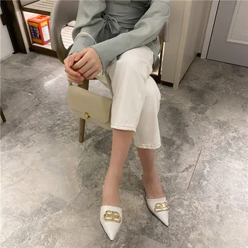 2021 primăvară nouă subliniat-toe Baotou papuci de casă, toc stiletto, cat toc, o jumătate de drag, de sex feminin exterior purta sandale
