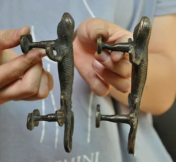 Antichități Vechi Tibetan din Bronz animal șopârlă gecko Cabinet Trage Mânerele ușilor pereche