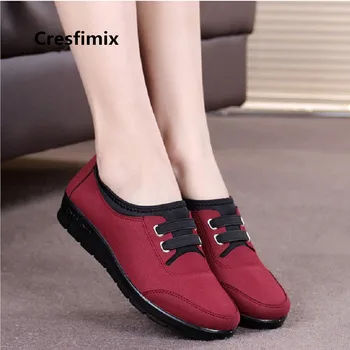 Cresfimix femei drăguț roșu confortabil primăvară & vară alunecare pe pantofi plat doamna casual moale și confortabil roșu pantofi retro c2971