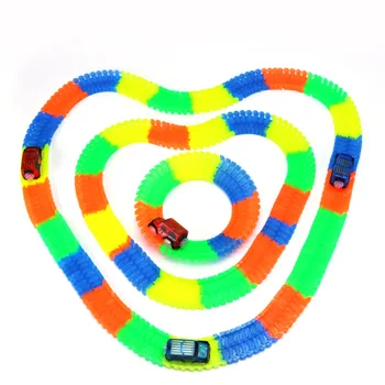 Cutie de cale Ferată Magice Stralucitoare Flexibil Piesa Auto Jucării Copil de Curse Curbă de Cale Ferată a CONDUS Electronice Flash de Lumină Mașină DIY Jucărie pentru Copii