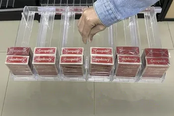 De vânzare la cald Țigară separator Automat de propulsie sertar dulap bea display stand recipient de Tutun Cosmetice suport rack 2 buc