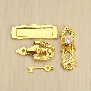 Fierbinte de Vânzare Mini 4buc/set casă de Păpuși în Miniatură de Aur de Metal de Blocare a Ușii Ciocan Hardware Doorplate Cheie Pentru Păpuși Jucării
