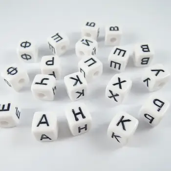 Gaura: 3.5 mm 100BUC 10*10 mm Cub Pătrat în formă de Scrisoare Acrilice Margele alfabetul rus de Imprimare Alb Farmecul Brățară Bijuterii Margele