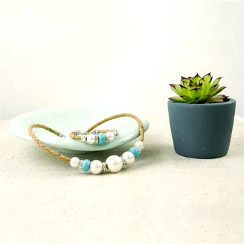 Plută naturală handmade Azure Ciucure alb cu perla si piatra albastra doamna set de bijuterii Originale din lemn SET de bijuterii-069